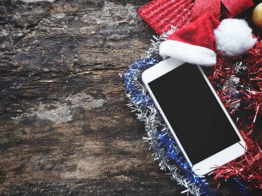 Noel şapka ile akıllı telefon