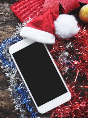 Noel şapka ile akıllı telefon