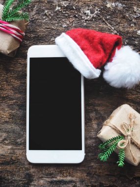 Noel şapka ile akıllı telefon