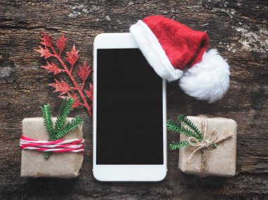 Noel şapka ile akıllı telefon