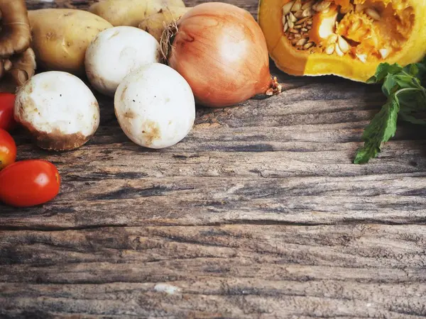 木材の背景に野菜健康食品 — ストック写真
