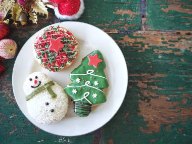 Çörek ve Noel süslemeleri