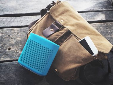 Bluetooth hoparlör ve akıllı telefon