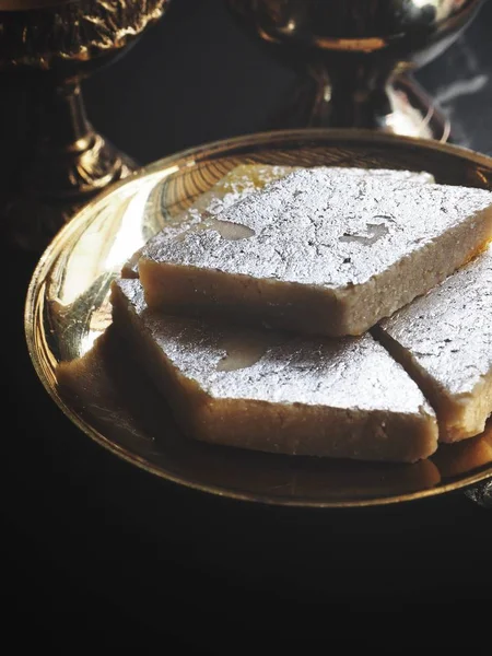 Kaju Katli Desserts Indiens Sur Fond Noir — Photo