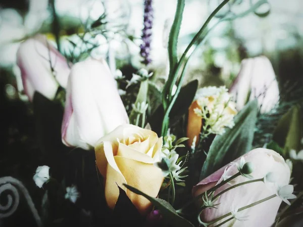 Vacker Vintage Rose Konstgjorda Blommor — Stockfoto