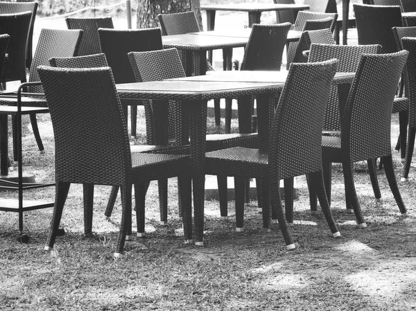 Schwarzer Und Weißer Tischstuhl — Stockfoto