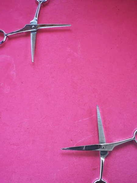 Tijeras Para Cortar Cabello Sobre Fondo Rosa — Foto de Stock