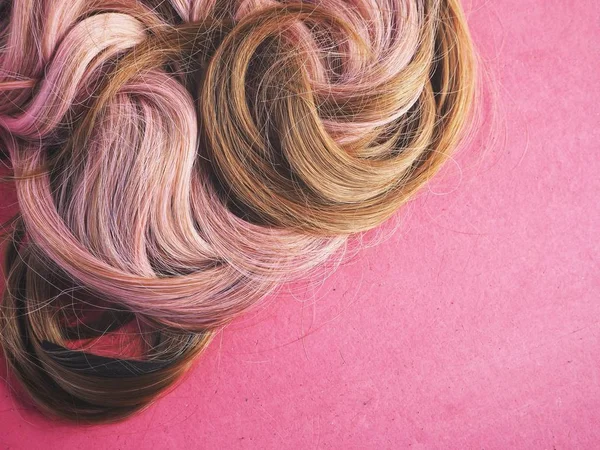 Волосся Рожевому Фоні — стокове фото
