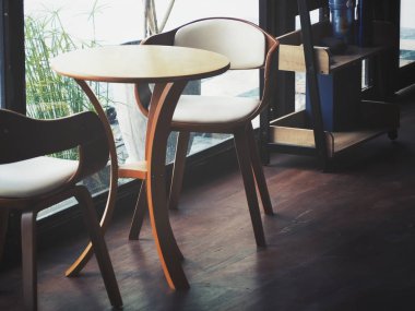 Tablo ve sandalye görünümü