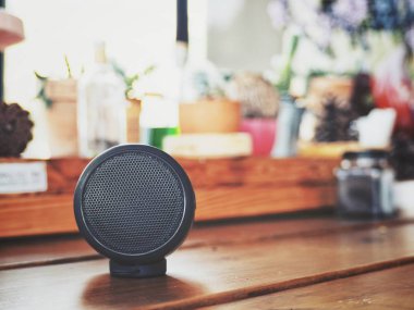 Siyah Bluetooth hoparlör görünümü