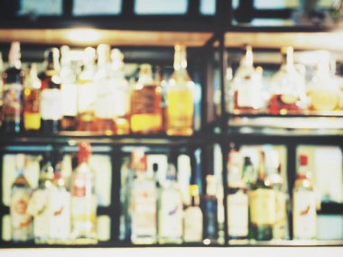 Barda şişe şarabının bulanık