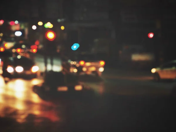 Θολή Του Αυτοκινήτου Στο Δρόμο Νύχτα — Φωτογραφία Αρχείου