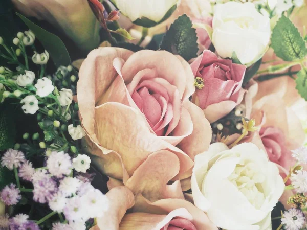 Красиві Рожеві Штучні Квіти — стокове фото