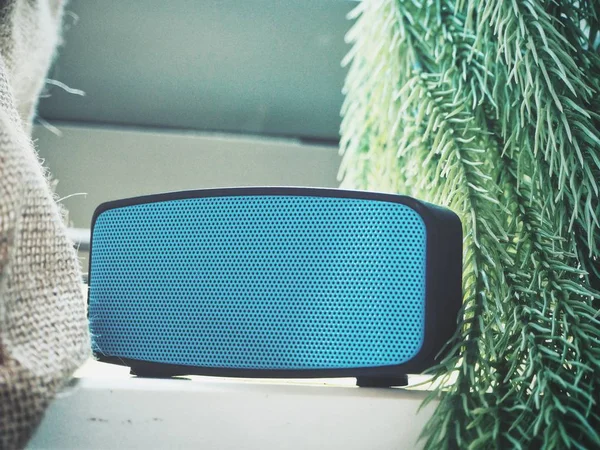 Blue Bluetooth Speaker Room — Stock Photo, Image