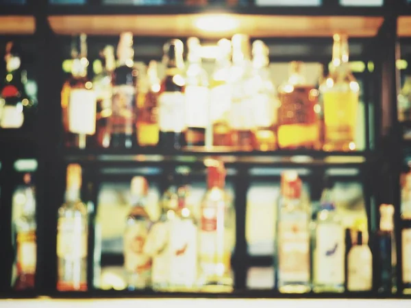 Desfocado Vinho Garrafa Bar — Fotografia de Stock