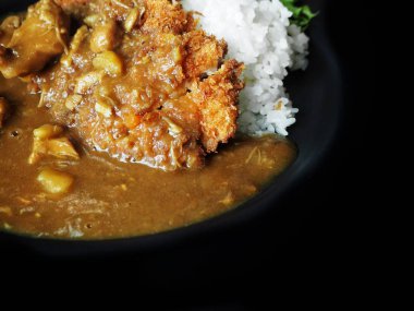 Köri pilav ve kızarmış domuz Japon gıda