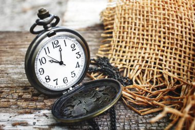 Antika saat cebini kapat