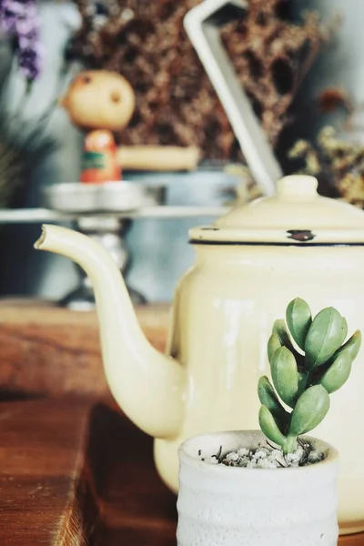 Чайник Деревянном Фоне — стоковое фото