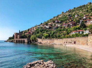Yerleşim ile kalenin bir parçası.