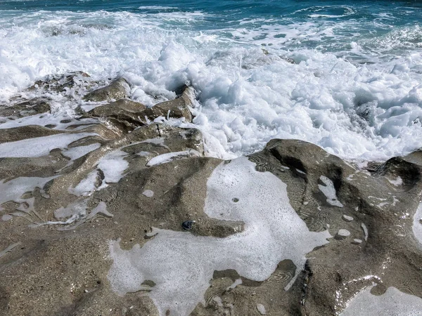 Pedras e mar . — Fotografia de Stock
