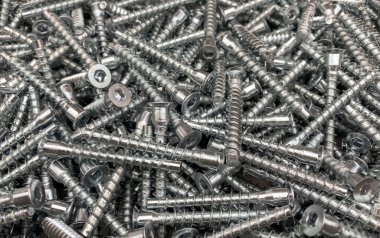 Dağınık mobilya bağlar.