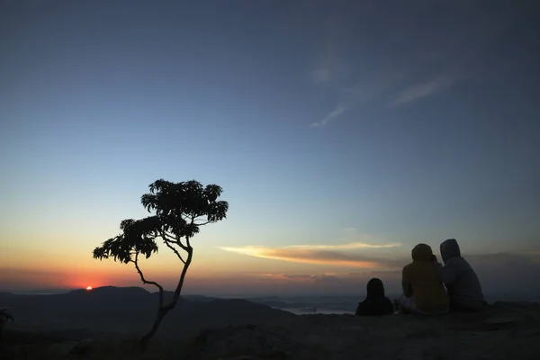 Personnes Silhouettes Arbres Lever Soleil Brésil — Photo
