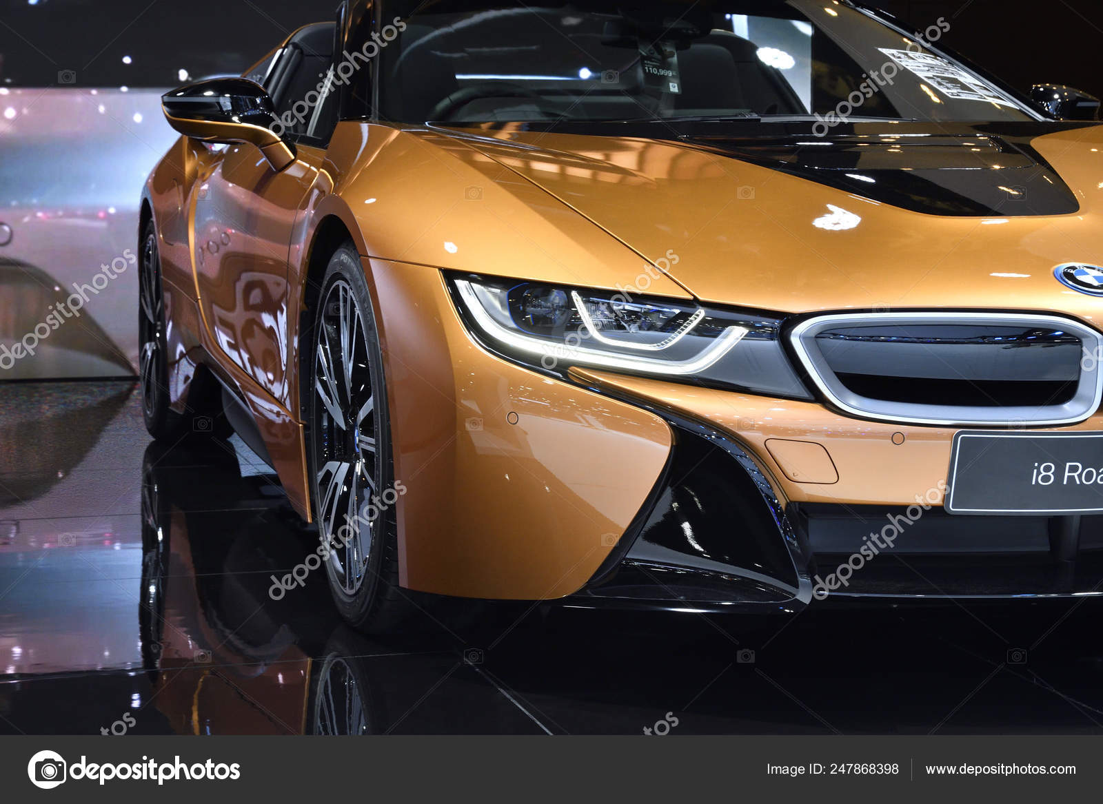 dynamisch bewaker Hoogland The New BMW i8 Roadster 2018, LED headlights and laser high-beam mode. –  Stock Editorial Photo © yadamons #247868398