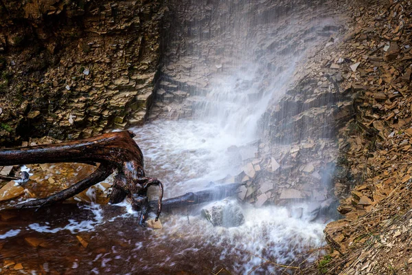 Uma Pequena Cachoeira Florestal Dos Muitos Riachos Que Fluem Para — Fotografia de Stock