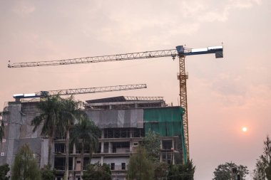 Vinç İnşaat ekipmanları ışınlama kullanarak bina inşaatı