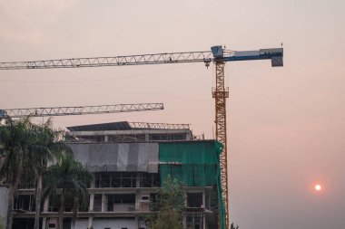 Vinç İnşaat ekipmanları ışınlama kullanarak bina inşaatı