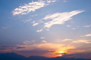 Manzara Doğa Mavi gökyüzü, akşam saat, bir alan metin için güzel gün batımı.