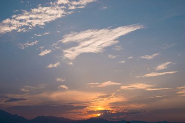 Manzara Doğa Mavi gökyüzü, akşam saat, bir alan metin için güzel gün batımı.