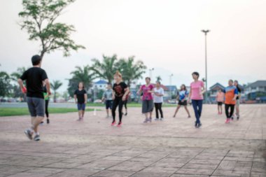 Erkekler kadınlarla dans aerobik egzersiz sağlıklı bulanık