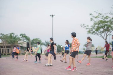 Erkekler kadınlarla dans aerobik egzersiz sağlıklı bulanık