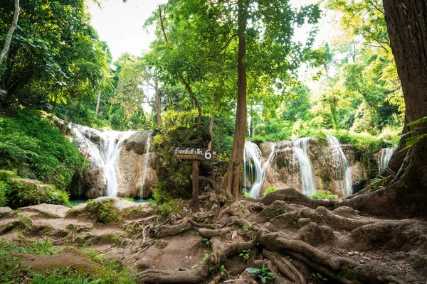 Thanawan Cachoeira Bonita Água Durante Todo Ano Água Verde Esmeralda — Fotografia de Stock