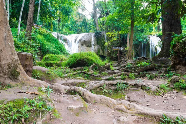 Thanawan Cachoeira Bonita Água Durante Todo Ano Água Verde Esmeralda — Fotografia de Stock