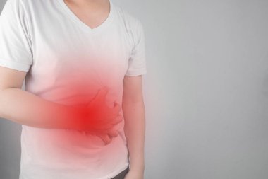 Asya genç erkekler mide ülseri acı çekiyor. gastrit neden H. pylori bakteri sağlık ve sağlık sorunu kavramı enfeksiyon tarafından
