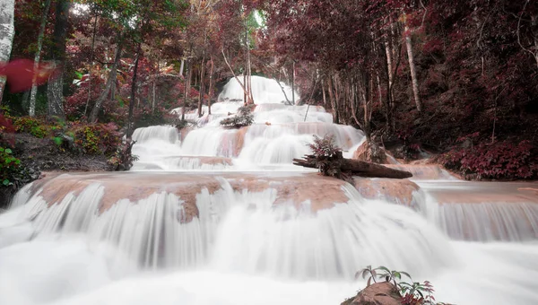 Paisagem Outono Colorido Cachoeira Bonita Entre Floresta Tropical Rica Bonita — Fotografia de Stock