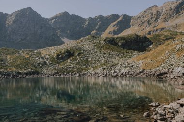 Eylül 'de Dukkinskie Gölü' ne giden yolu izliyoruz.