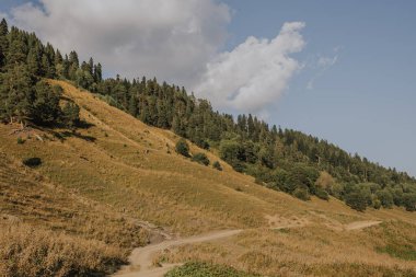 Eylül 'de Dukkinskie Gölü' ne giden yolu izliyoruz.