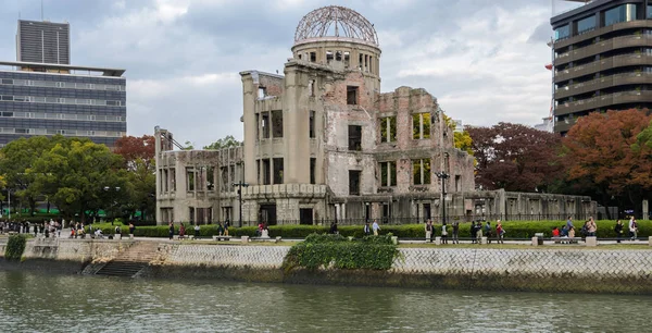 2016 秋のシーズン中に広島の平和記念公園で原爆ドーム 広島県産業奨励館 ユネスコ世界遺産の遺跡 — ストック写真