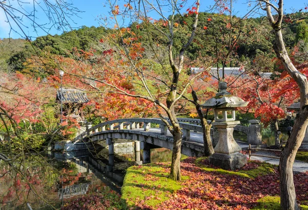 Потрясающий Осенний Вид Каменный Мост Храм Эйкандо Зенрин Дзи Киото — стоковое фото