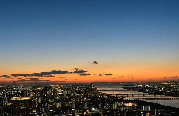 2016 大阪府 大阪商業の見事な夕景と大阪の梅田スカイビルからビジネス都市の景観 大阪は日本で 番目に大きい首都圏です — ストック写真