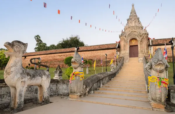 Starożytnych Buddyjskiej Świątyni Wat Phra Lampang Luang Lampang Tajlandia — Zdjęcie stockowe