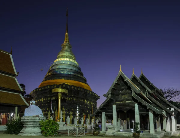 Starověký chrám z Wat Phra That Lampang Luang v Thajsku — Stock fotografie