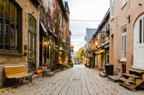 Улица Пети-Шамплейн в Старом Квебеке, Квеб — стоковое фото