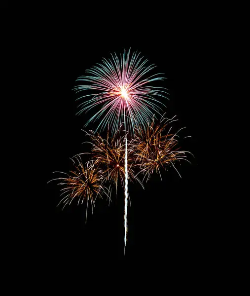 Bunte explodierte Feuerwerk isoliert auf schwarzem Hintergrund — Stockfoto