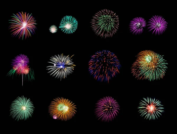 Kleurrijk vuurwerk geïsoleerd op zwarte achtergrond — Stockfoto