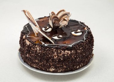 kanatlar, toz, hafif bir arka plan üzerinde brown ile çikolatalı kek