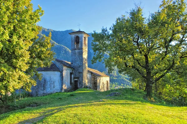 Castelveccana Chiesa Veronica Lago Maggiore Italia — Foto de Stock